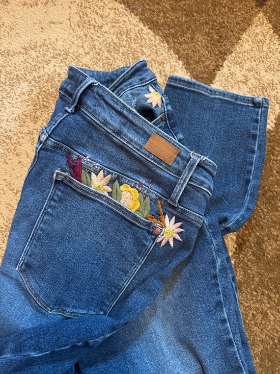 Judy Blue Denim - Judy Blue Women’s Jeans with Embroidered Flowers and Subtle Distressing Size 18w